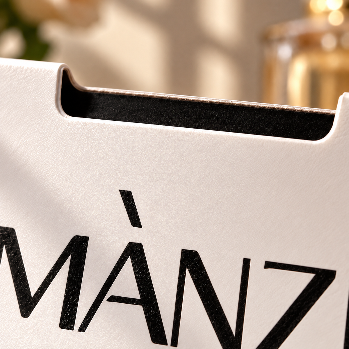 MANZI 6153 – detalj originalnog logotipa na ambalaži