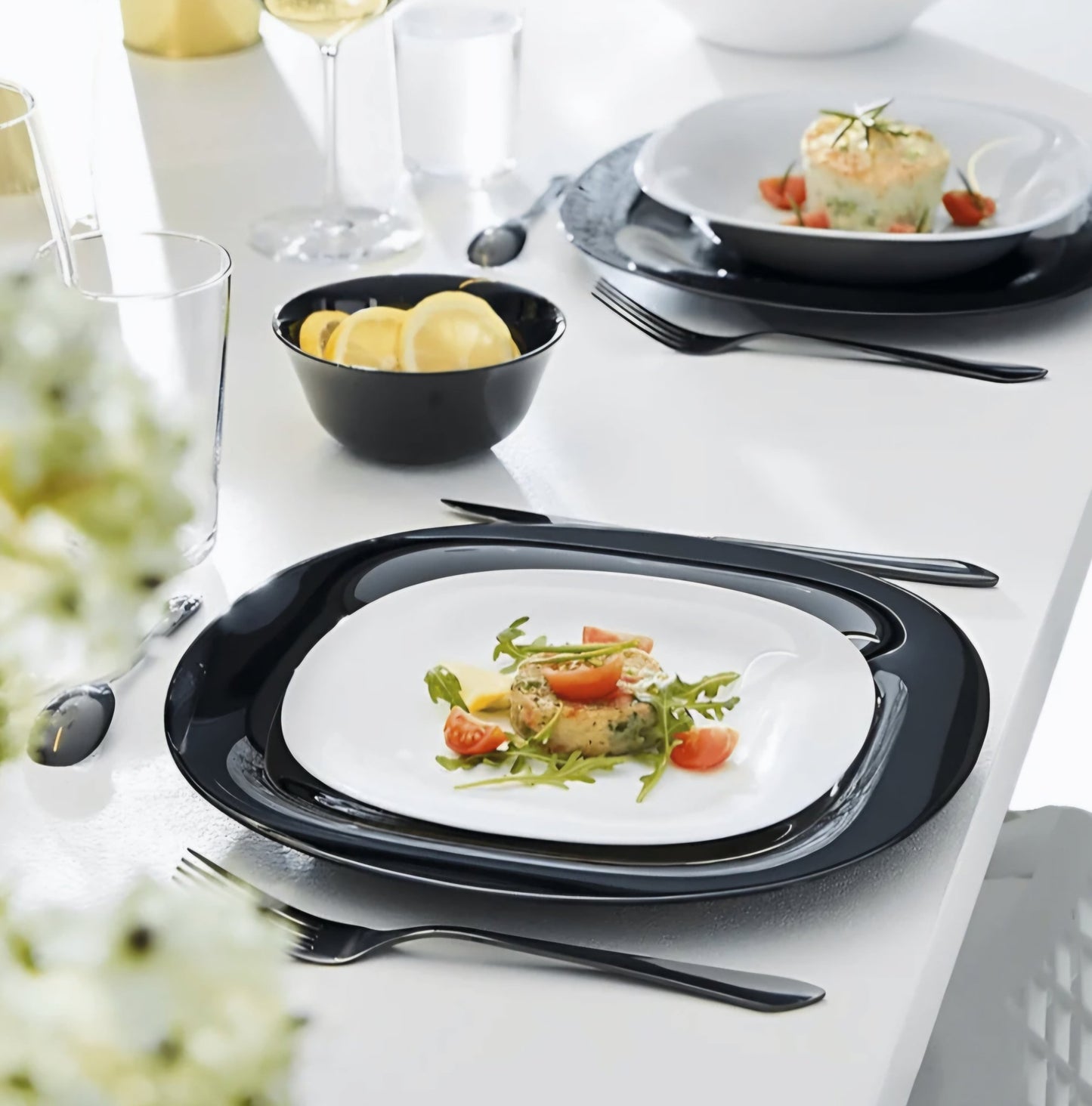 Luksuzni Crno - Bijeli Set Tanjira od 18 Dijelova - SAMO KLIKNI