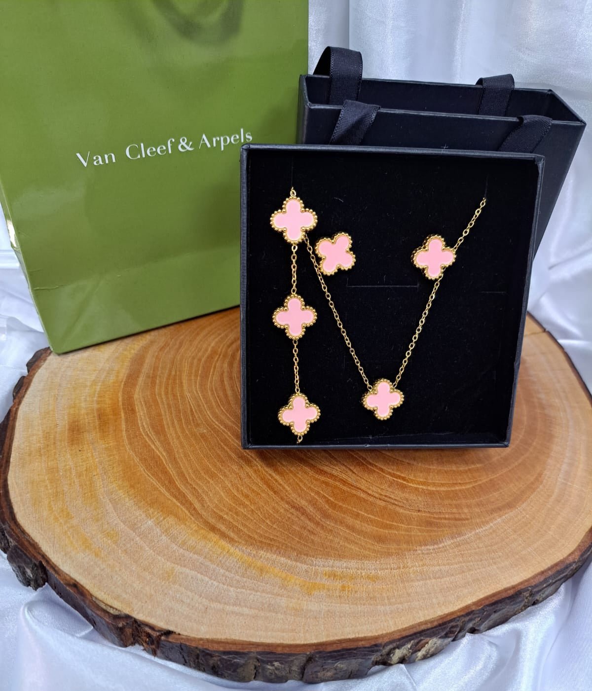 Set s Ružičastim Motivom Djeteline - SAMO KLIKNI