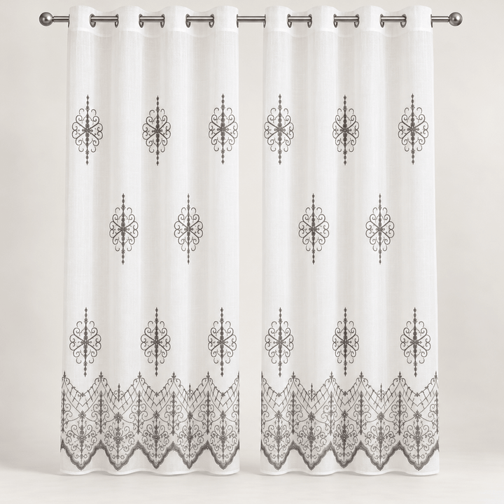 Zavjese za prozor bijele sa sivim ornamentima i čipkastim rubom – 2 komada, 140 × 240 cm