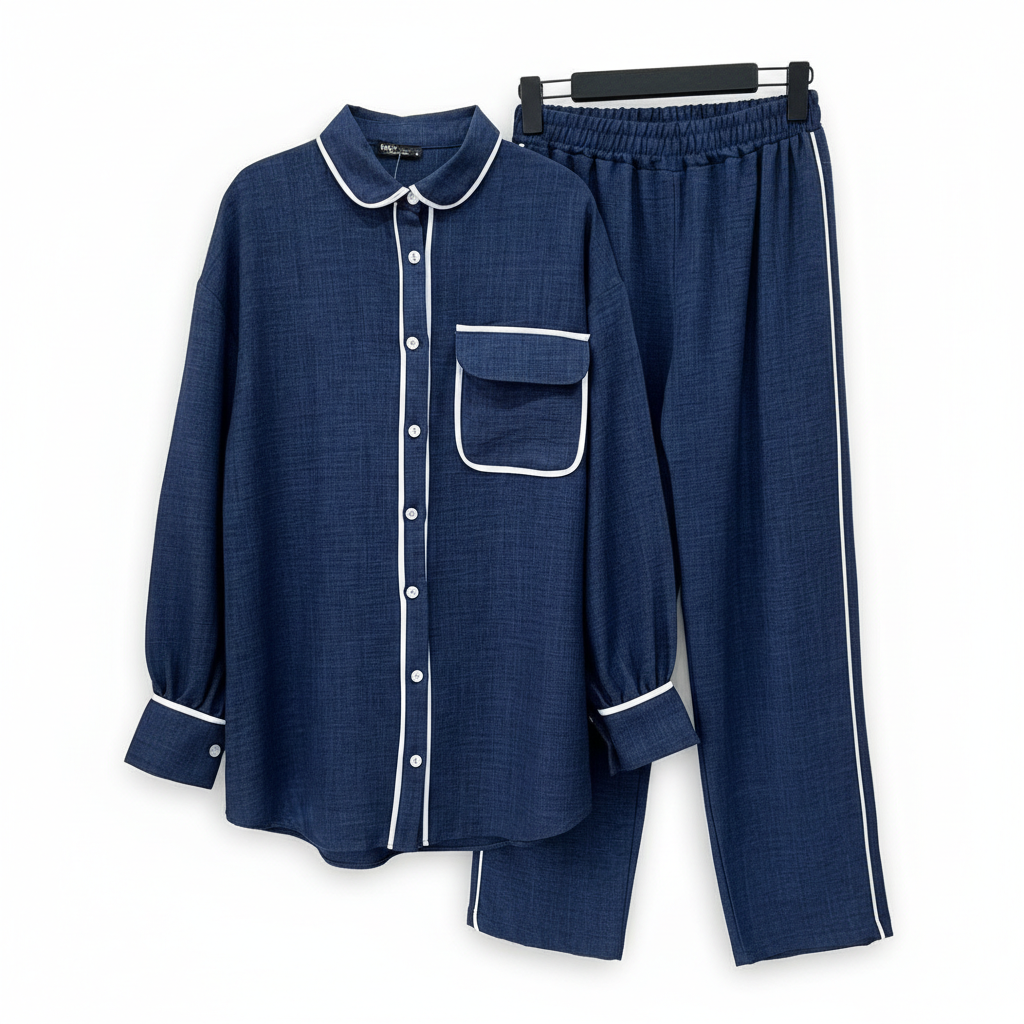 Udoban Ženski Lounge Set - Teget Košulja i Hlače sa Bijelim Detaljima Slika 1