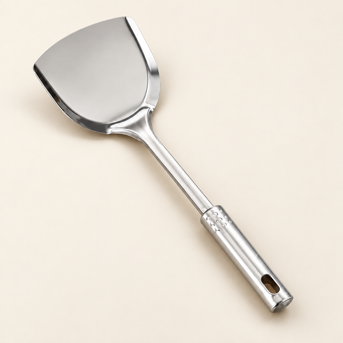 Metalna kuhinjska lopatica 31 cm – studijska fotografija