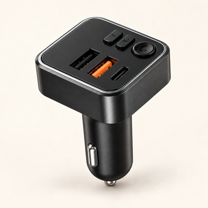 C40 auto FM modulator s USB-C i dva USB-A priključka – studijska fotografija