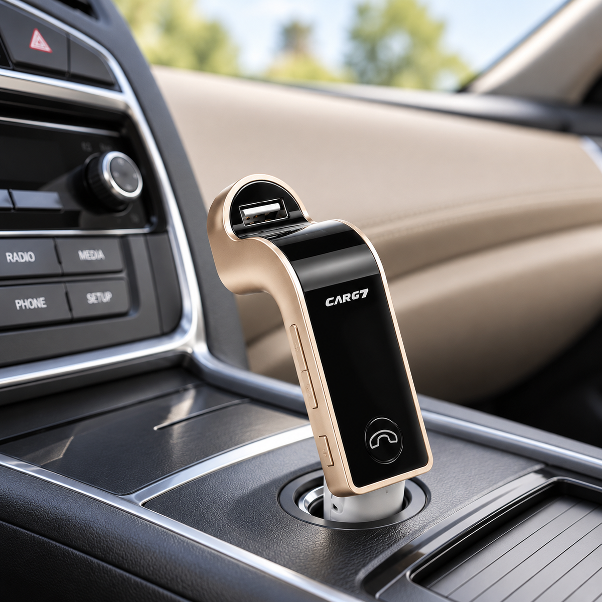 CAR-G7 auto FM modulator u zlatnoj izvedbi – prikaz u prostoru