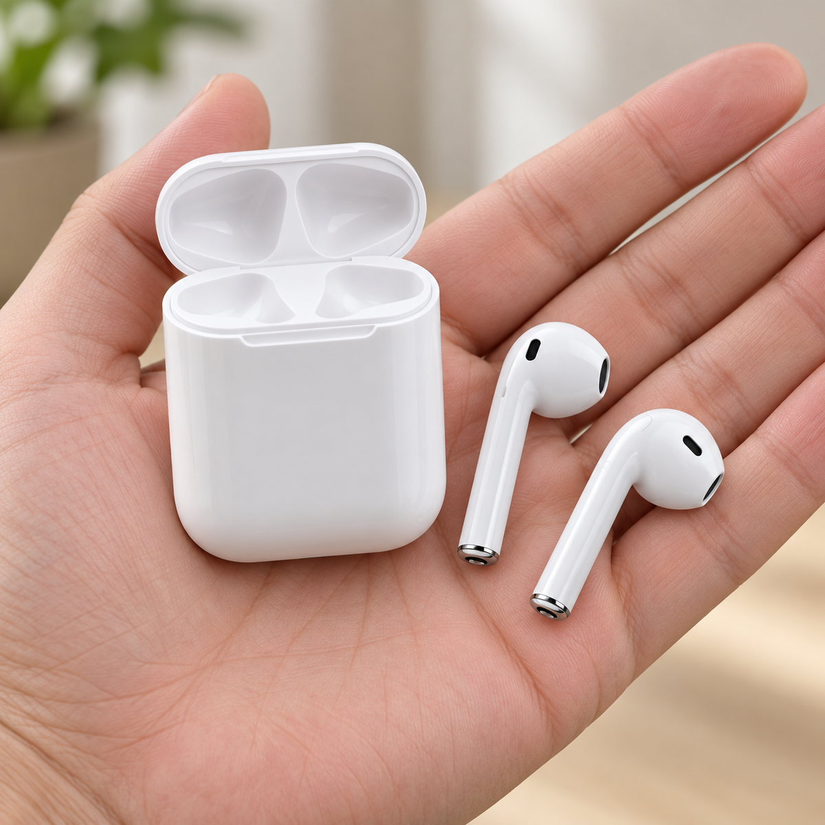 i9S-TWS bijele Bluetooth slušalice s kutijicom – prikaz u rukama