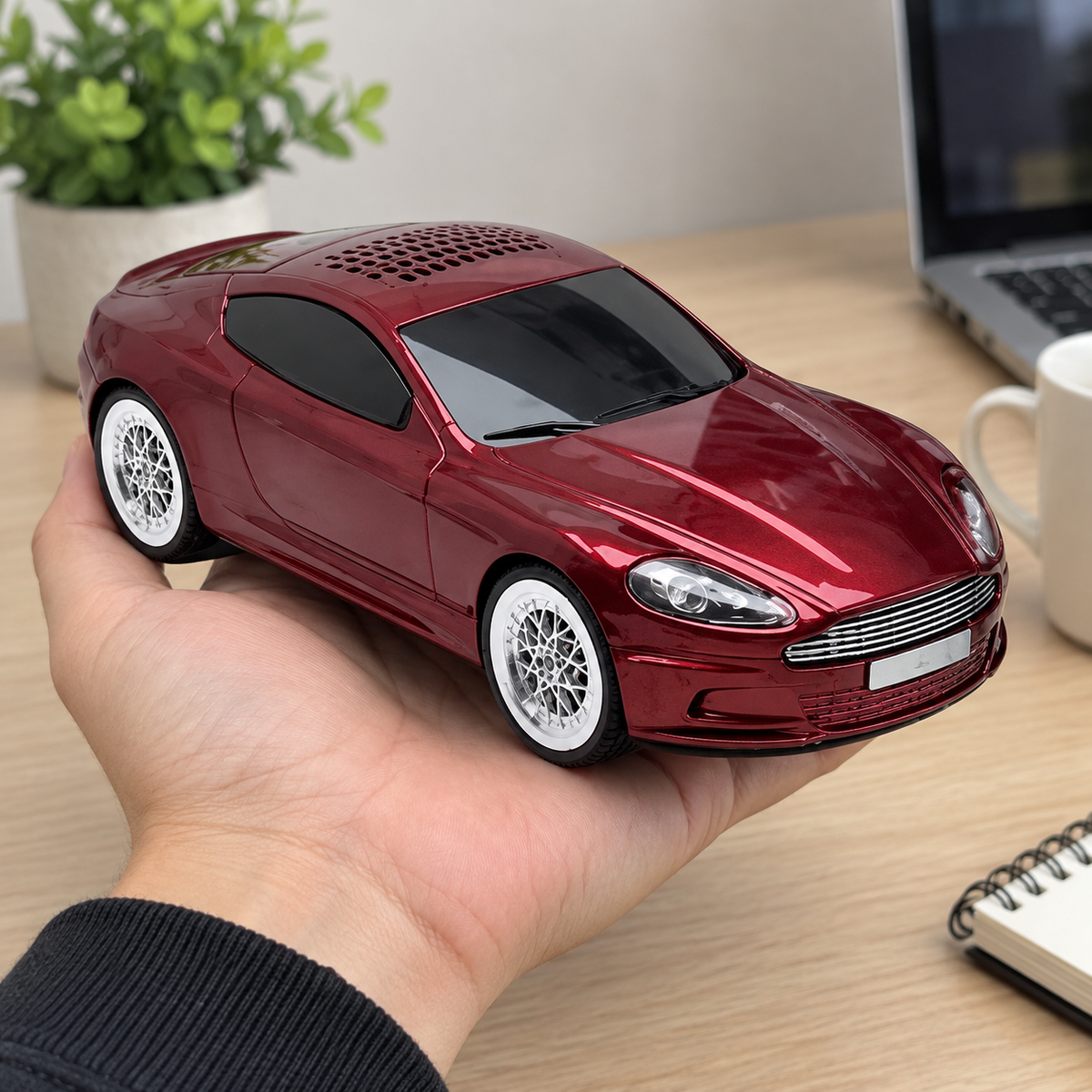 Bluetooth zvučnik Sportski automobil – WS-593 – prikaz u ruci