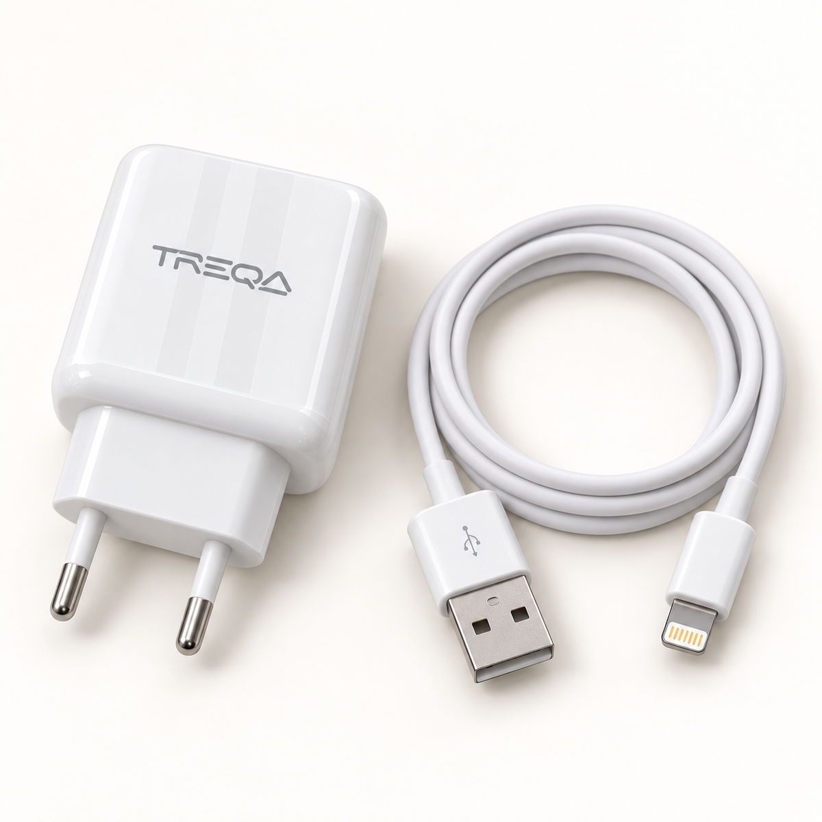 TREQA CH-660 komplet s Lightning kablom – studijski prikaz