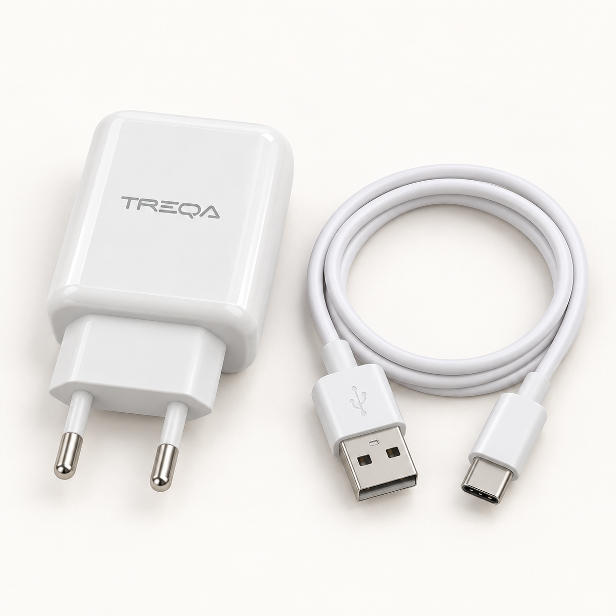 TREQA CH-660 komplet s USB-C kablom – studijski prikaz