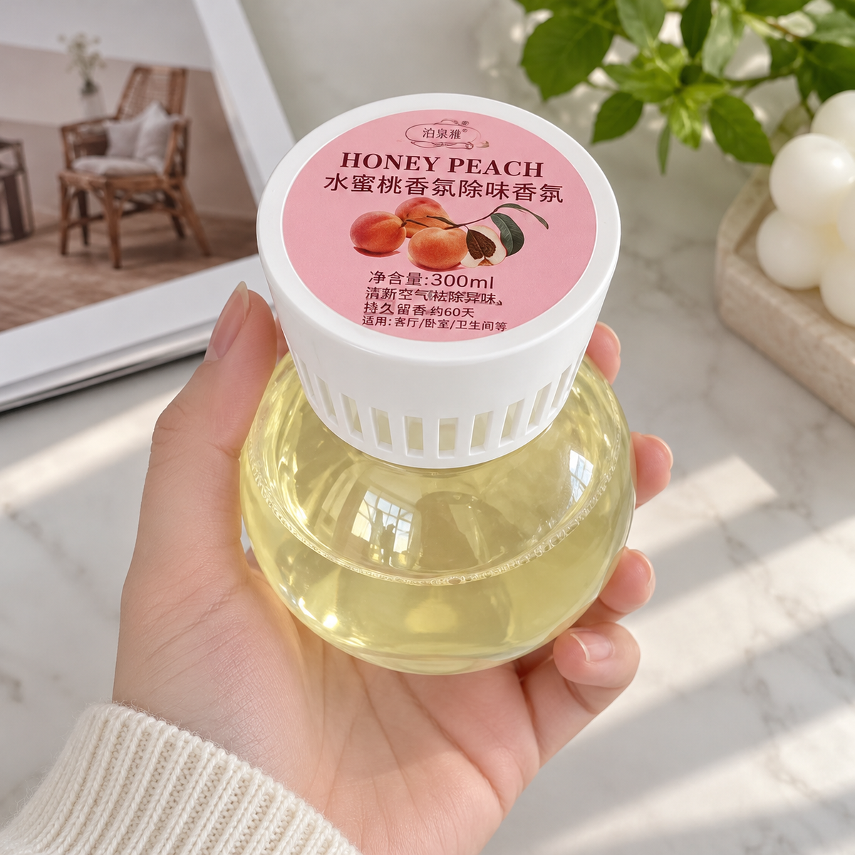 Honey Peach osvježivač prostora 300 ml – etiketa i bočica u ruci