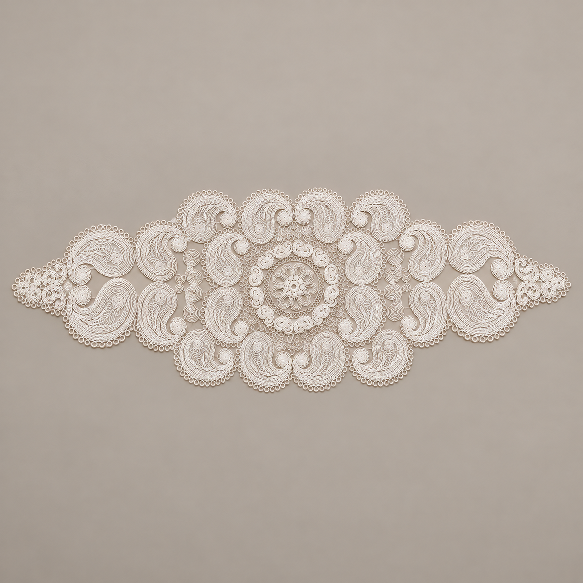 Čipkasti podmetač s paisley ukrasima 40 × 120 cm – studio