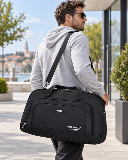 Sportska torba s kontrastnim obrubom — AI lifestyle ilustracija s osobom