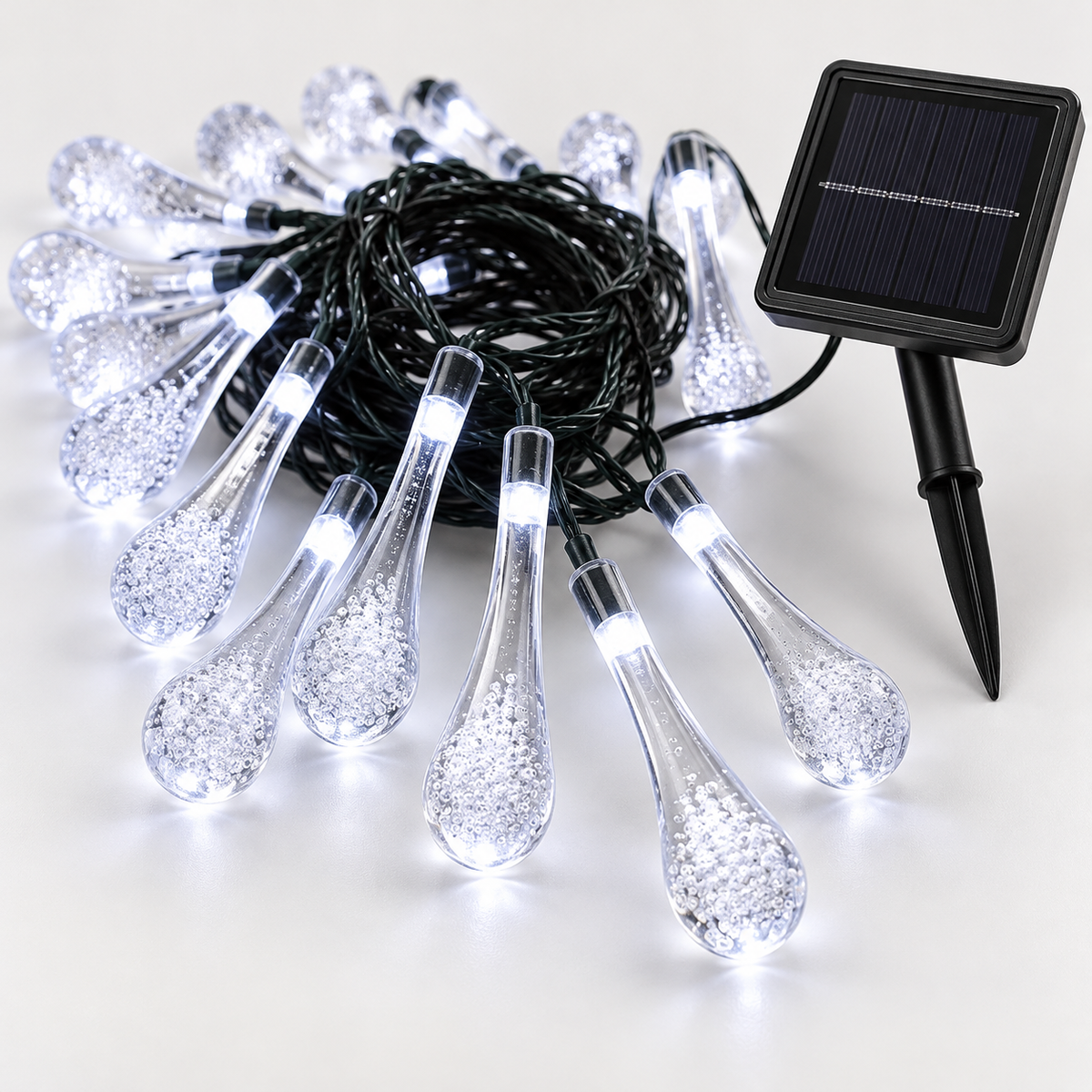 Solarne LED lampice Kapljice – 40 LED – studijski prikaz