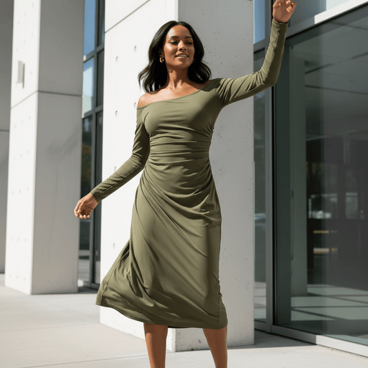 Elegantna Maslinasto Zelena Midi Haljina s Drapiranim Izrezom – Haljine – Univerzalna Maslinasto Zelena – slika 1