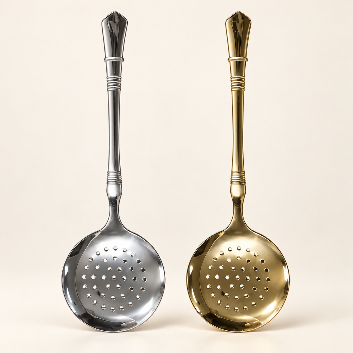 Metalna kuhinjska kašika s rupicama 26,5 cm – studio