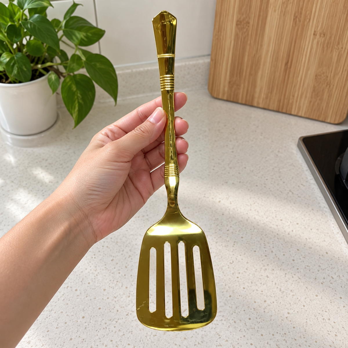 Metalna kuhinjska lopatica s prorezima 26,5 cm – ugc