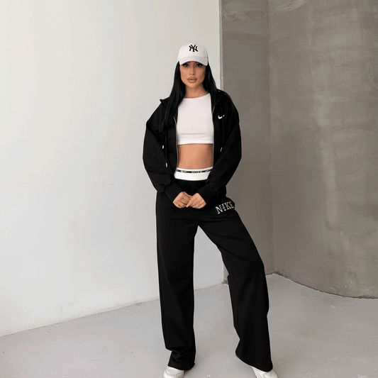 Nike Ženska Trenerka - Elegantna Crna Komplet Trenerka – Ženska Trenerka – S Crna – slika 1