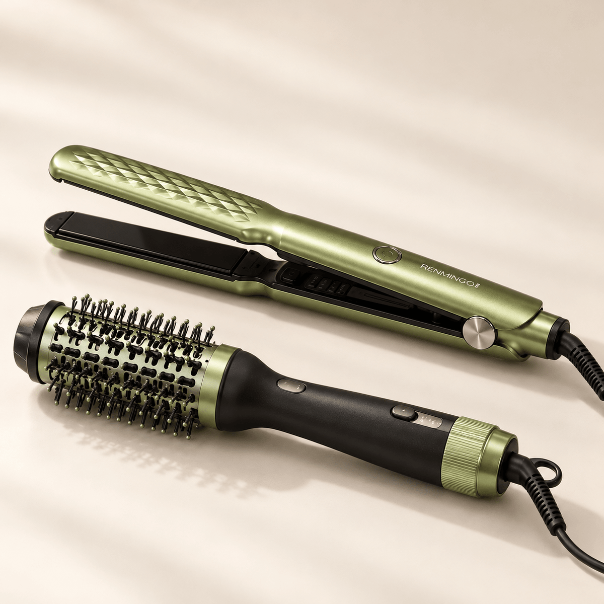 Set pegla i četka za kosu RE-2558 – Aparati za kosu – – slika 1
